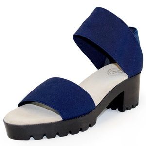 COPY - Charleston Shoe Co Monterey Sandal in Navy, size 8